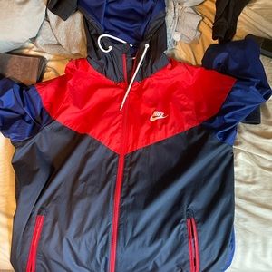 Nike windbreaker size medium